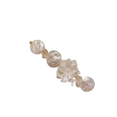 China Small fresh white flower girl curly hair pearl elegant temperament hairpin headdress hits the word clip for sale