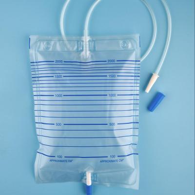 China Convenient Ce Approved Style Urine Bag Medical Economical Drainage Bag With Valve à venda