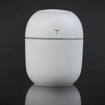 China 2022 Quiet Spray Appliances Wholesaler 220ml Pet USB Humidifier Essential Oil Diffuser Aroma Car Humidifier Nebulizer Household Cute for sale