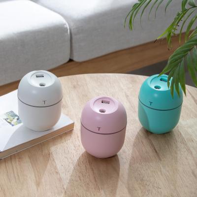 China Smell 2021 Mini 220ml H2o Spray Comfortable Portable Light Mist Humidifier Portable Aroma Essential Oil Diffuser Car Dual USB Air Humidifier Wet for sale