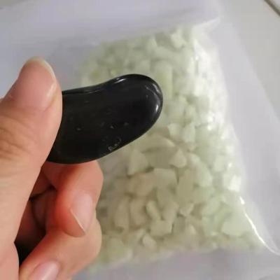 China Modern fine polished snow white pebbles decorative pebbles wholesale for sale