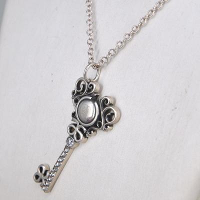 China High Quality Custom Skeleton Key Casual/Sports Diamond Necklace Unique Logo Jewelry Antique Silver Ornate For Women for sale