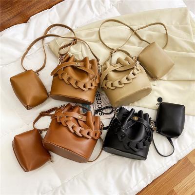 China The Other 2022 Young Lady Wholesale Messenger Handbags Women Cheap Clips Armpit Handbags For Girls for sale