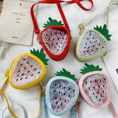 China Fashion NEW fashion summer clear jelly strawberry shape sequin girls pinch kids handbags mini PVC children bag for sale