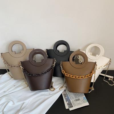 China Other newcomers Lady Small Bucket Hand bags luxury ladies chain handbags popular purses for women for sale