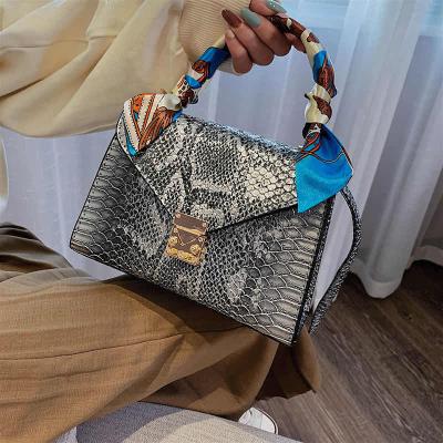 China Other 2021 New Arrivals Handbags Women Clip Crocodile Pattern Handbags Ladies Purses for sale