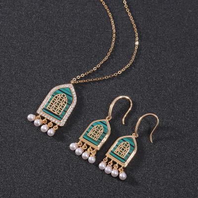 China FASHIONABLE Arab National Pearl Fringe Shell Necklace Earring Set Exquisite Style Pendant Window Grill Shape Pendant Jewelry Set for sale