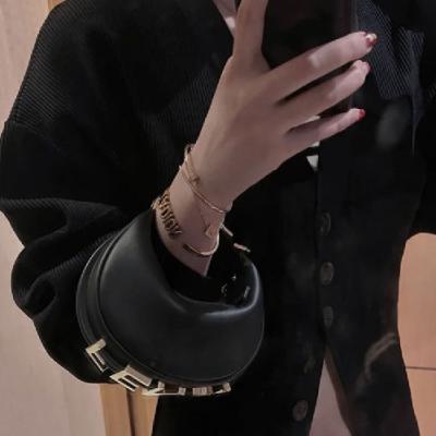 China 2022 New Lady Designer Famous Brands F Bags Hardware Letter Luxury Crescent Bags Women Handbags Ladies Brand Good Quality Leather for sale