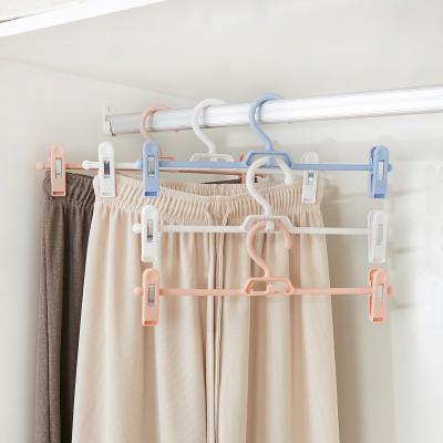 China Amazon Wholesale High Quality Viable Cheap Plastic Hangers Hot Selling Clothes Hangers Trouser Clips Hanger for sale