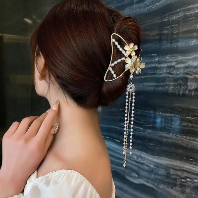 China Newest Beautiful Metal Cavity Shell Shaped Hair Clips Accessories Gold Plated Geometric Round Circle Triangle Hair Claws for sale