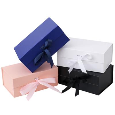 China Recycled Materials Mailbox For Clothing And Magneticclosure Folding Cosmetic Packaging Custom Logo Printed Flat Pack Gift Packaging Boxes for sale