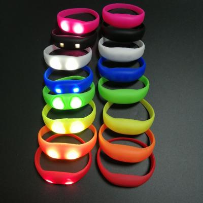 China 30-40hours light up silicone led bracelet, glowing luminous led bracelet for party, concert, event for sale