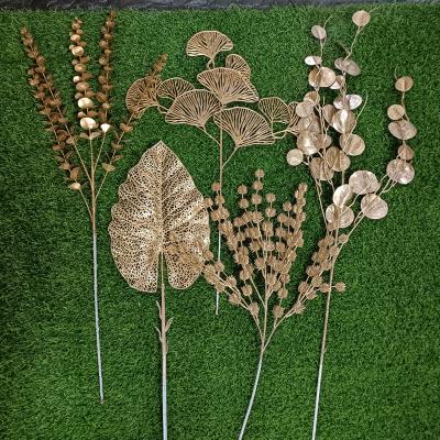 China N-192 Wholesale Artificial Realistic Eco-friendly/Sustainable Palm Leaves Fake Gold Plants Grow Leaves Tropical Fake Gold Palmette For Party Decor for sale