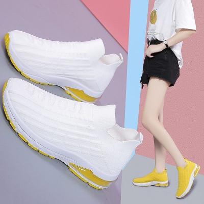 China 2021 New Design Cotton Casual Shoes Women Running Shoes Air To Breathe Lightweight Sports Shoes for sale