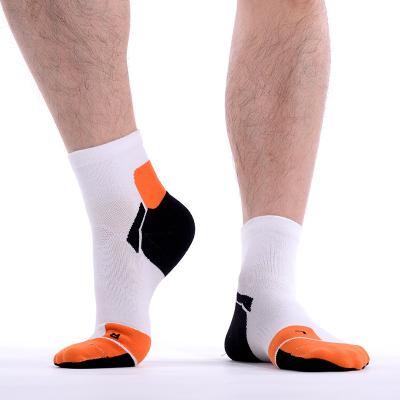 China MEIKAN Antibacterial Custom Cushioned Padded Slim Seamless Anti Compression Padded Jogging Mens Sports Running Socks for sale