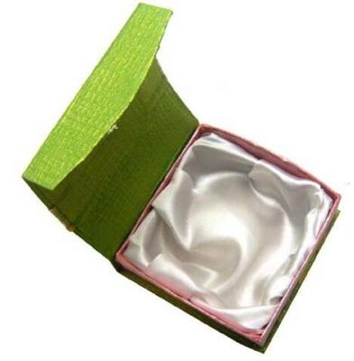 China Bracelet Gift Jewelry Packaging Box Custom Color With Magnetic Closure for sale