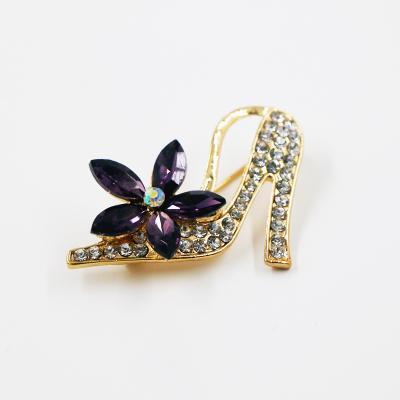 China ALLOY creative crystal blingbling brooches pins, custom metal gold channel brooch pin women for sale