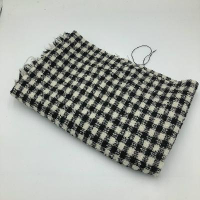 China Black And White Wool 65% Houndstooth 35% Polyester 700g/m Tweed 470GSM Houndstooth Wool Fabric for sale