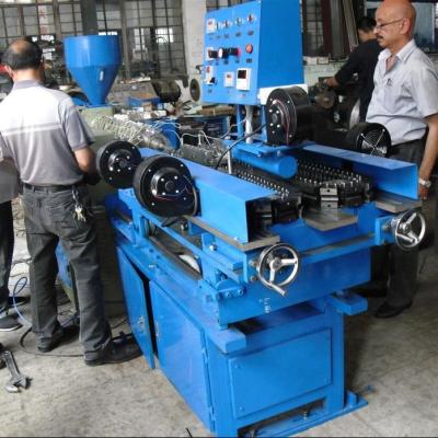 China Plastic PIPE PP/PVC/PE Single Wall Corrugated Pipe Making Machine for sale