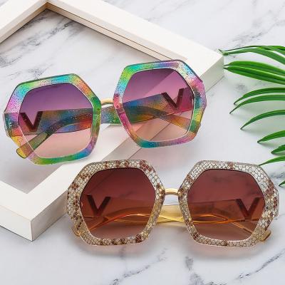 China New Fashion Trendy Outdoor Colorful Women's Polygon Sun Glass Irregular Irregular Sunglasses Female Letter Beach Fashion Sun Glasses for sale