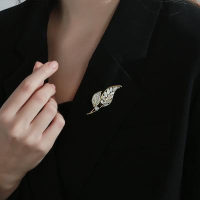 China Brooches and safety pins shape leaf brooch Korean temperament opal and zircon leaf pins brooches for women for sale