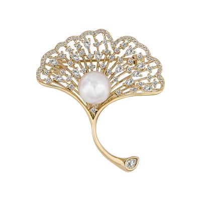 China Luxury Vintage Womens 14K Gold Plated Ginkgo Leaf Safety Pin Brooch Safety Pin Brooch for sale