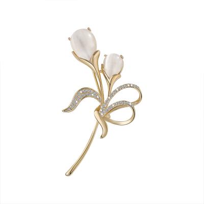 China Elegant Pin Brooch Fashion Gold Plated Metal Tulip Flower Bouquet Brooch For Women for sale