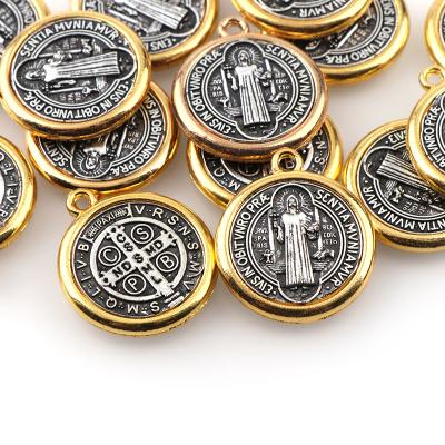 China Middle Round Jesus Necklace Europe Christianity Custom Metal Pendant Around Two Yellow Color White Gold Pendants for sale