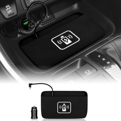 China China-chic new car wireless charger for Toyota RAV4 2020 2021 2022 fast charger for iphone 12 xiaomi Samsung for sale