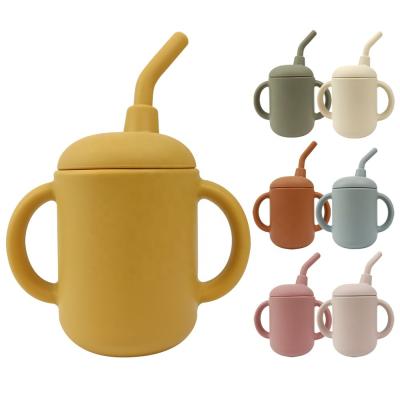 Chine Micro-onde désinfectant la tasse BPA de Sippy de bébé de silicone de catégorie comestible librement à vendre