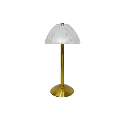 China Modern European Style Personality Simple Design Living Room Metal Table Lamp Luxurious Modern Art Table Lamp for sale