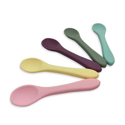 China Hot Selling Silicone Drinking Spoon Tableware BPA Free Silicone Baby Baby Feeding Spoon Free for sale