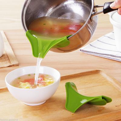 China Soup Viable Diversion Service Anti-magma Liquid Mouth Kitchen Instrument Supplies Silicone Tension Strainer for sale