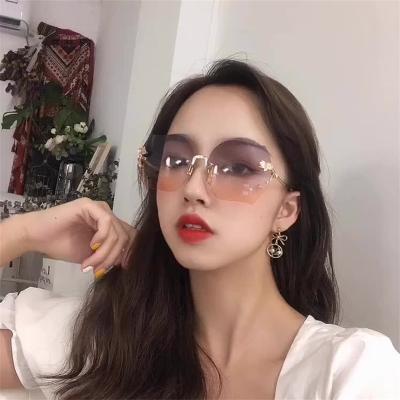 China Rimless Cut Edged Flower Sunglasses Metal Gradient Ramp Flower Sunglasses Large for sale