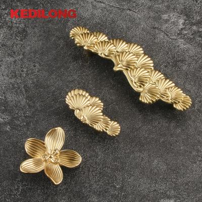 China Zinc alloy wardrobe drawer pull handle fashion furniture hardware gold flower shape pull sideboard zinc alloy knob for sale