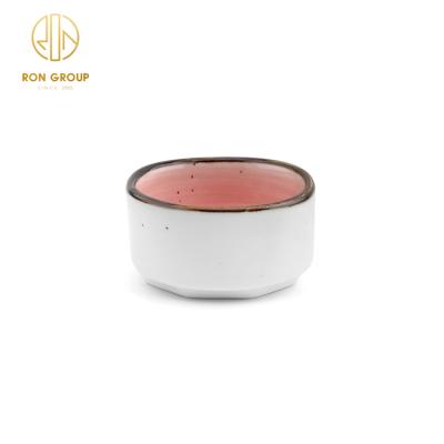 China Sustainable Wholesale Stock High Temperature Ramekin White And Pink Color Unbreakable Ceramic Porcelain Small Cake Snack Bowl With Gold Rim for sale