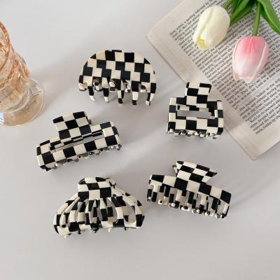 China Central Institute of Statistics Environmentally Friendly Hot Selling Black and White European and American Style Checker Plaid Pattern Hair Claw Cuts Retro Acetate Claw Hair Clips for sale