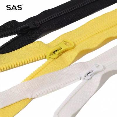 China Auto Lock SAS Garment Accessories Plastic Resin Open Two Way Open Black White Colorful Custom Zipper for sale