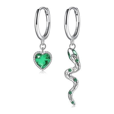 China 2.1x0.7cm 2.3g Sterling Silver Heart Shaped Earrings Crystal Snake Hoop Earring OEM Te koop