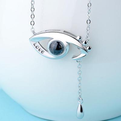 China 3,9 gram 0.48X0.84in Angel Eyes Necklace Custom Light-ODM van de Projectiehalsband Te koop