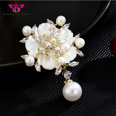 China Stylish Designer Super Quality Copper Women Rhinestones Breastpin Brooch Jewelry For Wedding Banquet for sale