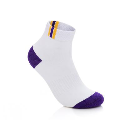 China New Antibacterial Breathable Wearproof Anti-Wear Men's Medium Tube Socks for sale