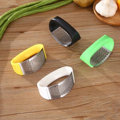 China High Quality Viable Hot Selling Ginger Grinder Garlic Press Household Kitchen Accessories Tools Stainless Steel for sale