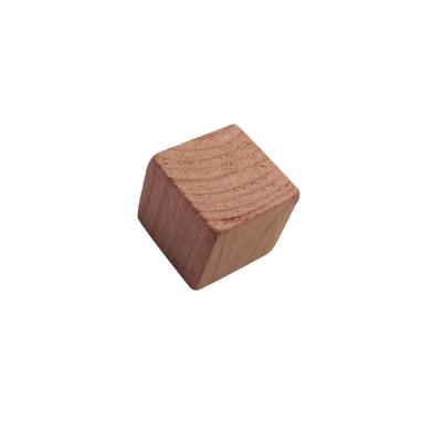 China 15 PCS 2 Cm Red Cedar Wooden Block Sustainable Eco Friendly Aromatic Anti Moth Repellent Wood Cube For Clothes Storage for sale