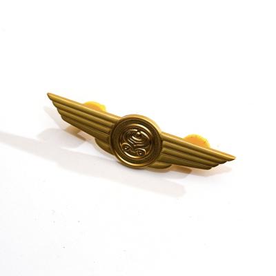 China Pilot Custom Wings Logo Aircraft Button Badge Lapel Pin Emblem Europe factory direct sale airline for sale