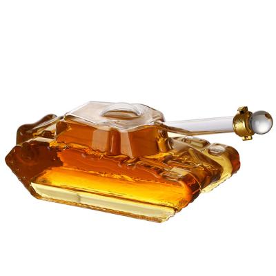 China Wholesale Modern Factory Tank Whiskey Glass Bottle Set Wholesale Custom Creative Glass Decanter for sale