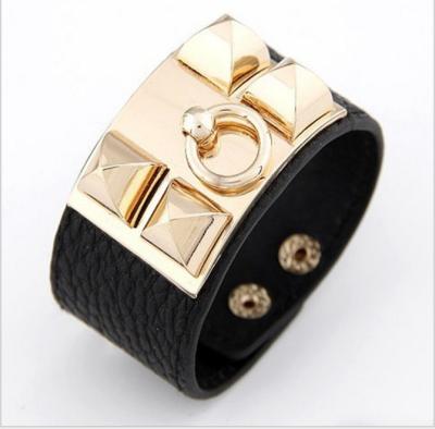 China Unisex Fashion PU Bangle Bracelet Rivet Pyramid Belt Bangle Leather Cuff Bracelet Bangle Jewelry for sale