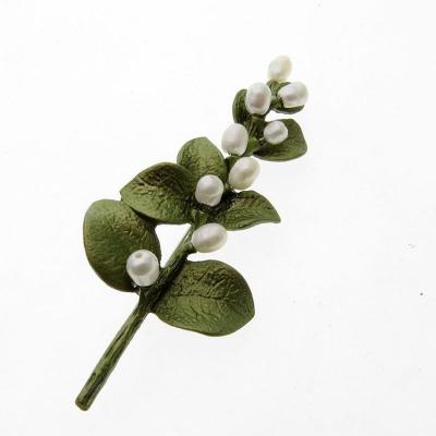 China New Vintage ALLOY Brooch Natural Pearl Eucalyptus Leaves Branches Pin Scarf Jewelry Brooches For Women for sale