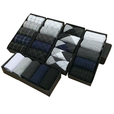 China Wholesale QUICK DRY Man Bangs Fashion Plaid Solid Color 5 Pairs Gifts Box Breathable Cotton Business Men Socks for sale