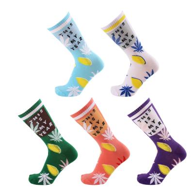 China High Quality QUICK DRY Mens Maple Leaf Style Crew Weed Sports Socks Custom for sale